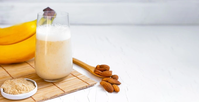 Powdered maca can be added to your diet in the form of a smoothie.