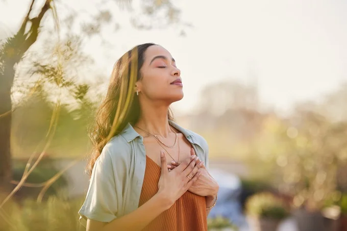 Supplements such as echinacea, elecampane and resveratrol can help to manage sinusitis.
