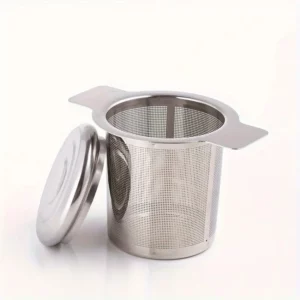 Metal infuser with lid. A robust, metal infuser for herbal tea or tisanes