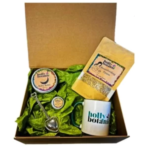 New Mum Gift Set includes breastfeeding tisane, baby balm, nipple balm, mug and infuser. Presented in a cardboard, magnetic-close reusable gift box.